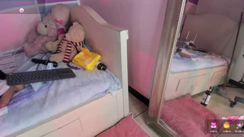 Snapshot of cloe_leeee chatting on 12.12.24 Cloe Leeee online show from 12.12.24