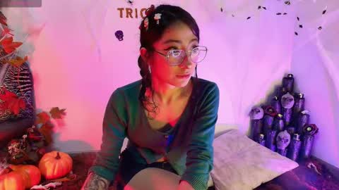 Snapshot of cloe_leeee chatting on 10.21.25 Cloe Leeee online show from 10.21.25