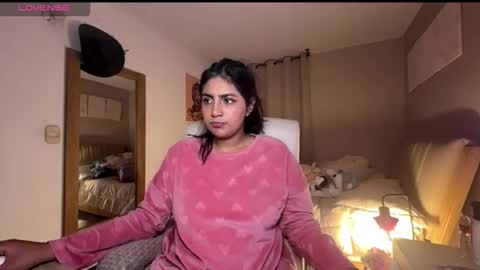 Snapshot of cloe_small08 chatting on 09.24.25 cloe small online show from 09.24.25