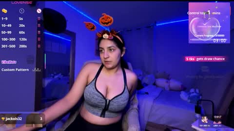 Snapshot of cloe_small08 chatting on 10.08.25 cloe small online show from 10.08.25