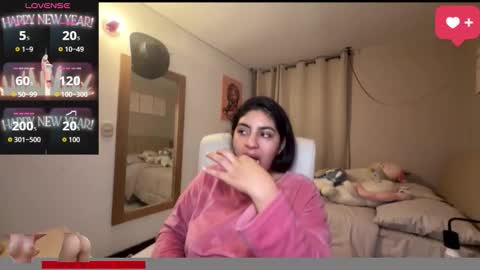 Snapshot of cloe_small08 chatting on 10.12.25 cloe small online show from 10.12.25