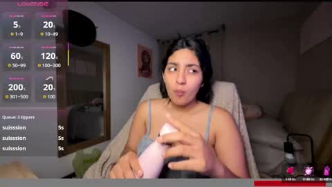 Snapshot of cloe_small08 chatting on 10.15.25 cloe small online show from 10.15.25