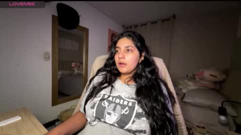 Snapshot of cloe_small08 chatting on 10.17.25 cloe small online show from 10.17.25