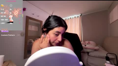 Snapshot of cloe_small08 chatting on 10.19.25 cloe small online show from 10.19.25