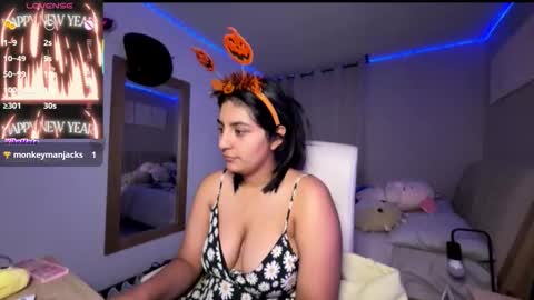 Snapshot of cloe_small08 chatting on 10.21.25 cloe small online show from 10.21.25