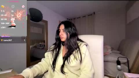 Snapshot of cloe_small08 chatting on 10.22.25 cloe small online show from 10.22.25