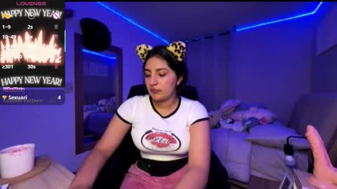 Snapshot of cloe_small08 chatting on 10.24.25 cloe small online show from 10.24.25