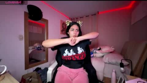 Snapshot of cloe_small08 chatting on 10.25.25 cloe small online show from 10.25.25