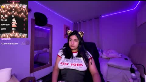 Snapshot of cloe_small08 chatting on 10.28.25 cloe small online show from 10.28.25