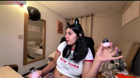 Snapshot of cloe_small08 chatting on 10.29.25 cloe small online show from 10.29.25