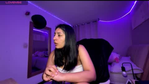 Snapshot of cloe_small08 chatting on 11.04.25 cloe small online show from 11.04.25