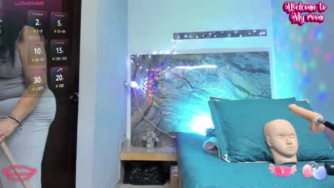 Snapshot of cloee_rabbyt chatting on 01.11.25 CLOE online show from 01.11.25