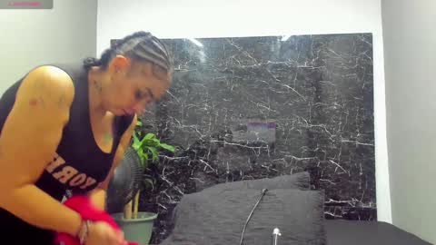 Snapshot of cloee_rabbyt chatting on 02.04.25 CLOE online show from 02.04.25