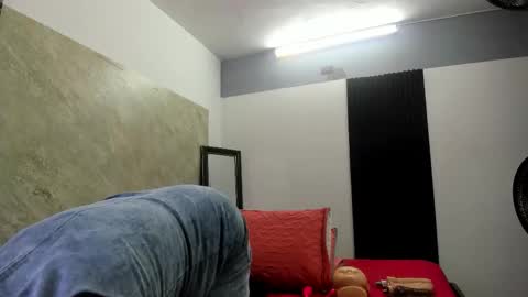 CLOE online show from 12.17.25