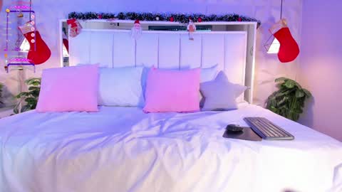 Cloe Harp  online show from 12.26.24