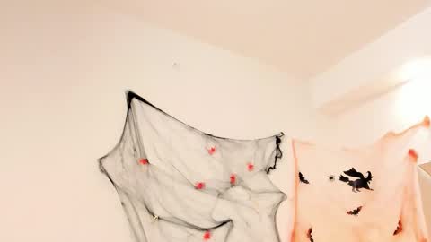 Cloe online show from 10.14.25