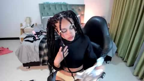 Snapshot of clown_face chatting on 02.06.25 emely dolce online show from 02.06.25