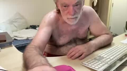 Snapshot of coach_karl chatting on 07.21.26 Coach Karl Porn Star Tip me all the way to my next trip online show from 07.21.26