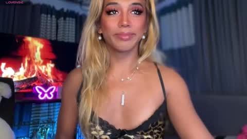 Snapshot of cockprincess_dianna chatting on 10.13.25 PrincessDianna IslandGirl CUMSHOW in PVT and PASSWORDSHOW online show from 10.13.25