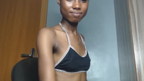 Snapshot of coco_petitqueen chatting on 01.07.25 coco_petitqueen online show from 01.07.25