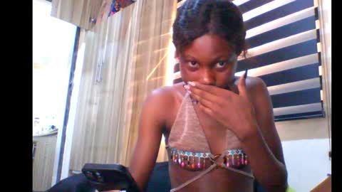 Snapshot of coco_petitqueen chatting on 01.19.25 coco_petitqueen online show from 01.19.25