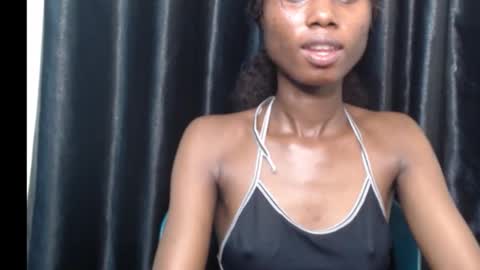 Snapshot of coco_petitqueen chatting on 10.03.25 coco_petitqueen online show from 10.03.25