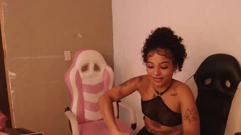 Snapshot of coffe_eyes chatting on 10.11.25 coffe_eyes online show from 10.11.25