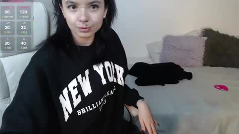 Snapshot of coffeandbread chatting on 09.28.25 Phia And Luna online show from 09.28.25