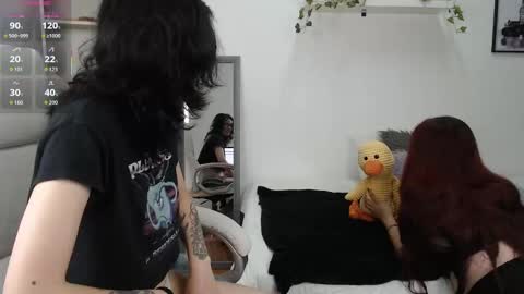 Snapshot of coffeandbread chatting on 10.09.25 Phia And Luna online show from 10.09.25