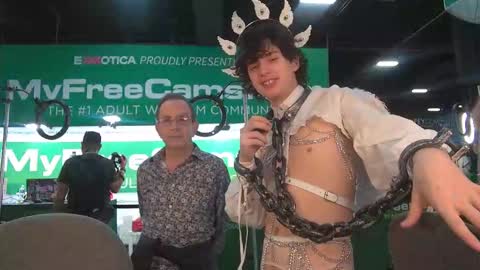 Snapshot of cokia_ chatting on 10.25.25 Cokia online show from 10.25.25