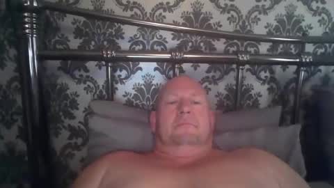 Snapshot of col4nows chatting on 09.17.25 col4nows online show from 09.17.25