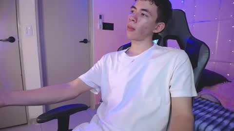 Snapshot of colin_boy76 chatting on 10.09.25 COLIN online show from 10.09.25