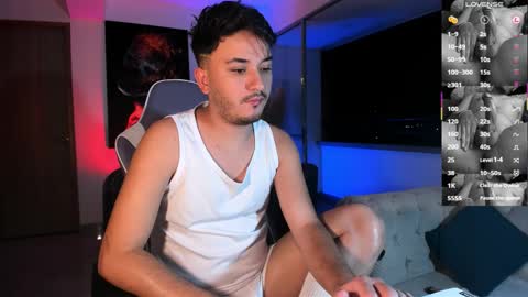 Snapshot of collage_hot25 chatting on 11.01.25 javier online show from 11.01.25