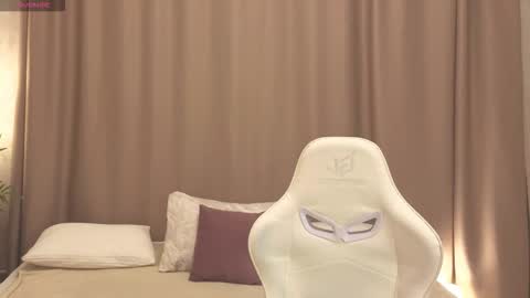 Collen Mon Tue Wed Thu Fri GMT 3 0300am - 0900am  online show from 03.25.26