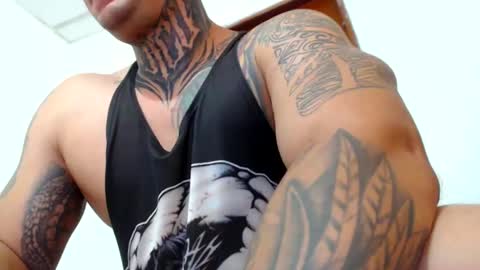 Snapshot of colombian_monster_cock chatting on 12.17.24 camilo online show from 12.17.24