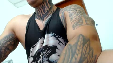 Snapshot of colombian_monster_cock chatting on 12.17.24 camilo online show from 12.17.24