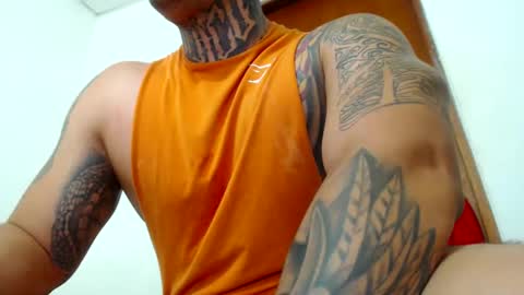 Snapshot of colombian_monster_cock chatting on 12.23.24 camilo online show from 12.23.24