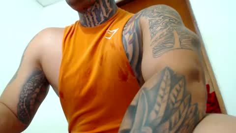 Snapshot of colombian_monster_cock chatting on 12.23.24 camilo online show from 12.23.24