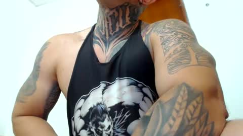 Snapshot of colombian_monster_cock chatting on 12.23.24 camilo online show from 12.23.24