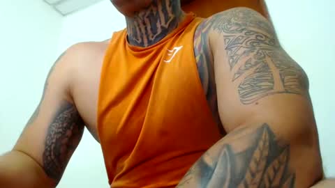 Snapshot of colombian_monster_cock chatting on 12.27.24 camilo online show from 12.27.24