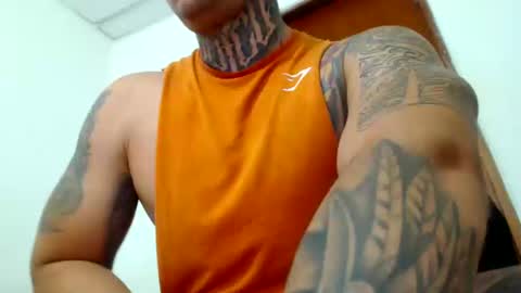 Snapshot of colombian_monster_cock chatting on 01.08.25 camilo online show from 01.08.25