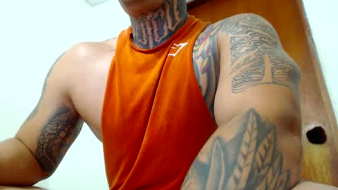 Snapshot of colombian_monster_cock chatting on 01.28.25 camilo online show from 01.28.25