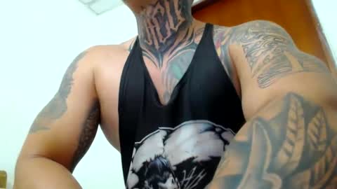 Snapshot of colombian_monster_cock chatting on 01.31.25 camilo online show from 01.31.25