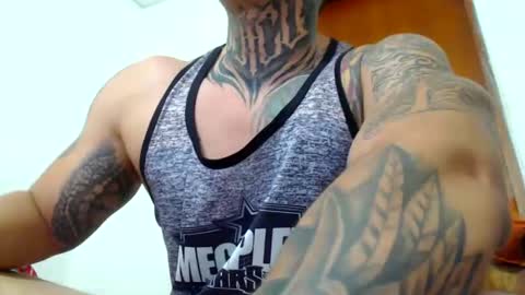 Snapshot of colombian_monster_cock chatting on 02.13.25 camilo online show from 02.13.25