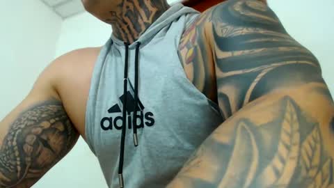 Snapshot of colombian_monster_cock chatting on 09.11.25 camilo online show from 09.11.25