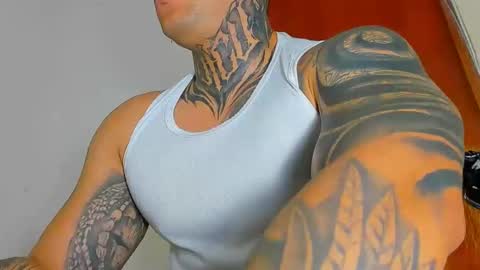 Snapshot of colombian_monster_cock chatting on 09.19.25 camilo online show from 09.19.25