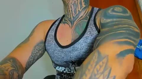 Snapshot of colombian_monster_cock chatting on 09.22.25 camilo online show from 09.22.25