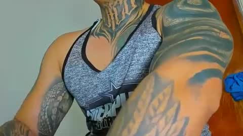 Snapshot of colombian_monster_cock chatting on 09.23.25 camilo online show from 09.23.25