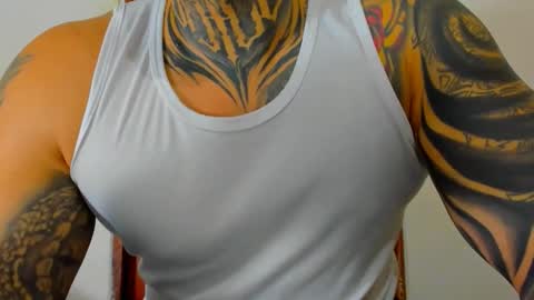 Snapshot of colombian_monster_cock chatting on 10.13.25 camilo online show from 10.13.25