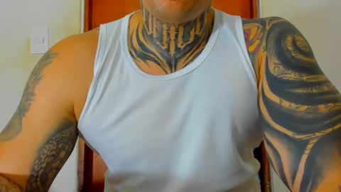 Snapshot of colombian_monster_cock chatting on 10.13.25 camilo online show from 10.13.25